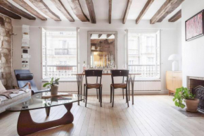 Notre-Dame Stunning 2 BR air conditioned Flat